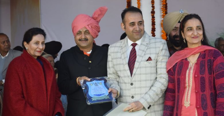 Pankaj Mohindru honoured for his social work on Republic day
