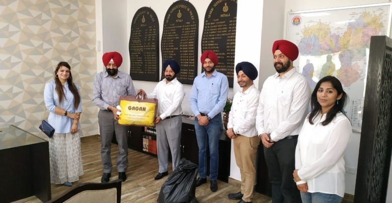 ਪਟਿਆਲਾ ਜ਼ਿਲ੍ਹਾ ਪ੍ਰਸ਼ਾਸਨ ਨੂੰ ਯੰਗ ਪ੍ਰੋਗਰੈਸਿਵ ਸਿੱਖ ਫੋਰਮ ਸੰਸਥਾ ਨੇ ਇਕ ਹਜ਼ਾਰ ਮਾਸਕ ਸੌਂਪੇ
