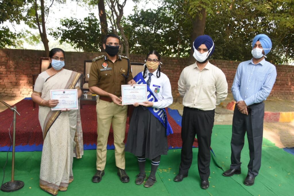 SSP Patiala impressed with the talent shown by Police DAV students 