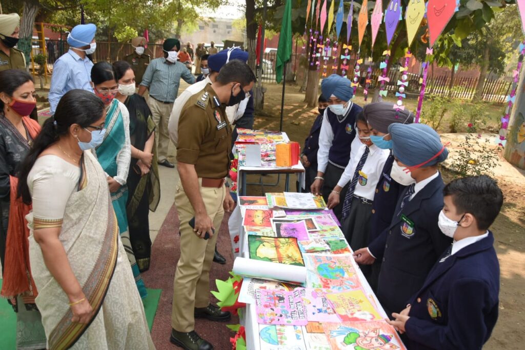 SSP Patiala impressed with the talent shown by Police DAV students 