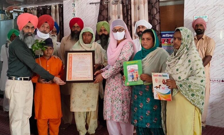 ਆਤਮ ਪਰਗਾਸ ਸੰਸਥਾ ਨੇ ਘੜੈਲੀ ਪਿੰਡ ਦੇ ਸ਼ਹੀਦ ਕਿਸਾਨ ਲੀਲਾ ਸਿੰਘ ਦੇ ਘਰ ਦੇ ਨਿਰਮਾਣ ਅਤੇ ਪਰਿਵਾਰ ਦੀ ਪਰਵਰਿਸ਼ ਲਈ ਚੁੱਕੀ ਜ਼ੁੰਮੇਵਾਰੀ